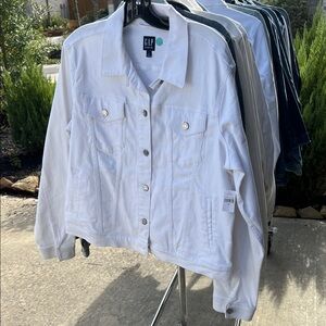 GAP Women's Classic White Jean Jacket